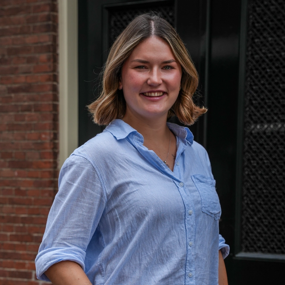 Jara, secretaresse bij DOEN NVM Makelaars in Leiden