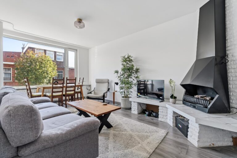 Viandenstraat 104, 'S-GRAVENHAGE